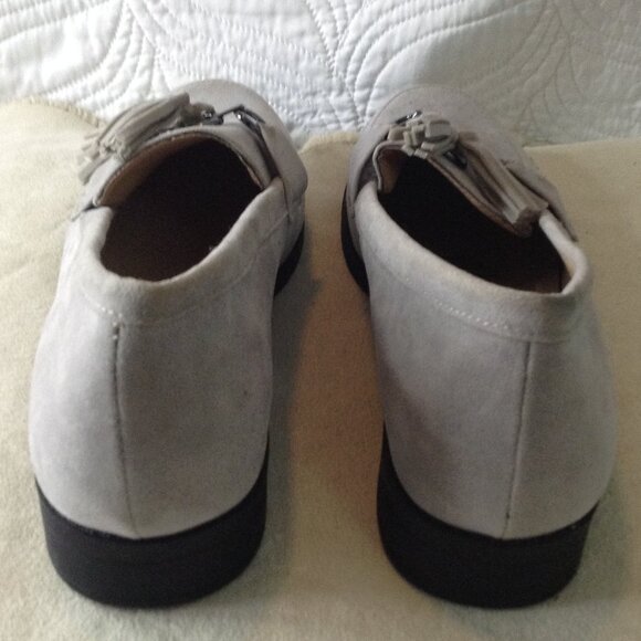 NWOT TG "Brinley" "11" Light Gray Sueded Horsebit/Tasseled Loafers.  Quite Lux - Picture 3 of 5